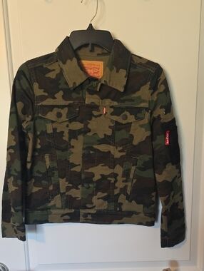 Levi's Camouflage Jacket. NWT